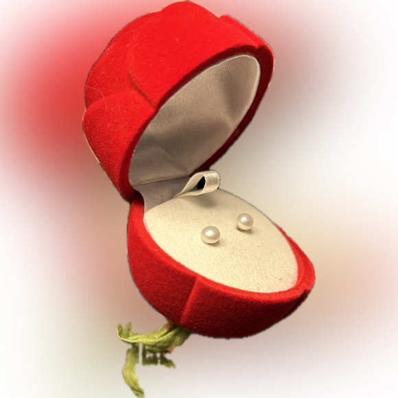 Avon Jewelry - Avon Vintage 2005 Freshwater Pearl Stud Earrings in Red Rose Flower and Box